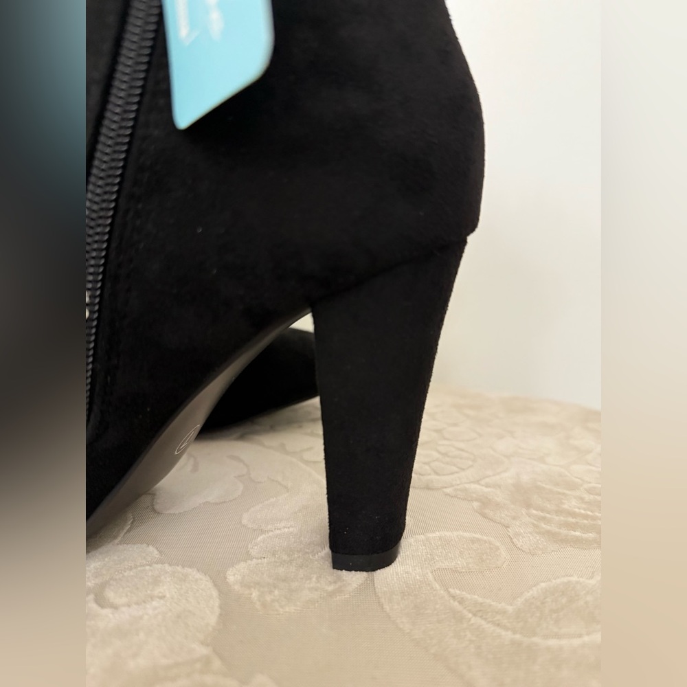 NWT Vepose Faux Suede Ankle‎ Boots in Black - Size 7 - Picture 4 of 11